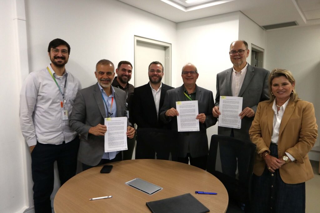 estado-firma-parceria-com-cnpem-para-cooperacao-em-ia-e-materiais-sustentaveis-na-uel