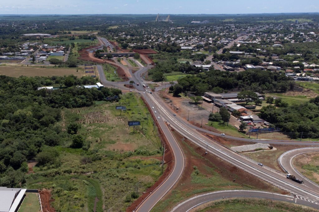 mil-veiculos-usam-a-perimetral-leste-de-foz-em-menos-de-24-horas-apos-entrega-da-obra