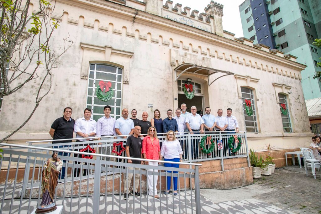 corrida-do-porto-financia-reforma-completa-do-telhado-do-asilo-sao-vicente,-em-paranagua