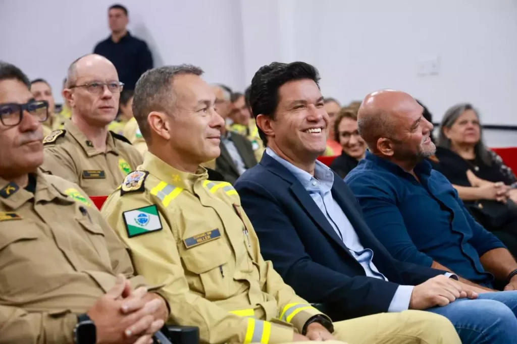 Guto-Silva-homenagem-Corpo-de-Bombeiros