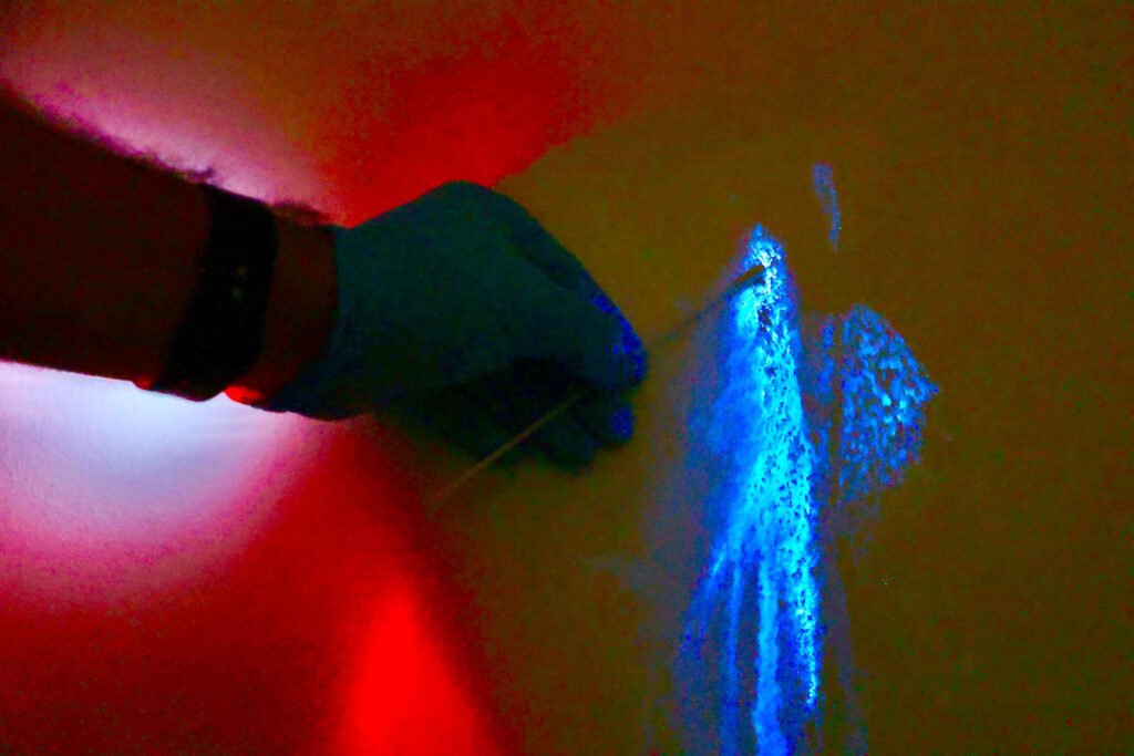 luminol-reforca-atuacao-da-policia-cientifica-do-parana-a-identificar-vestigios-ocultos