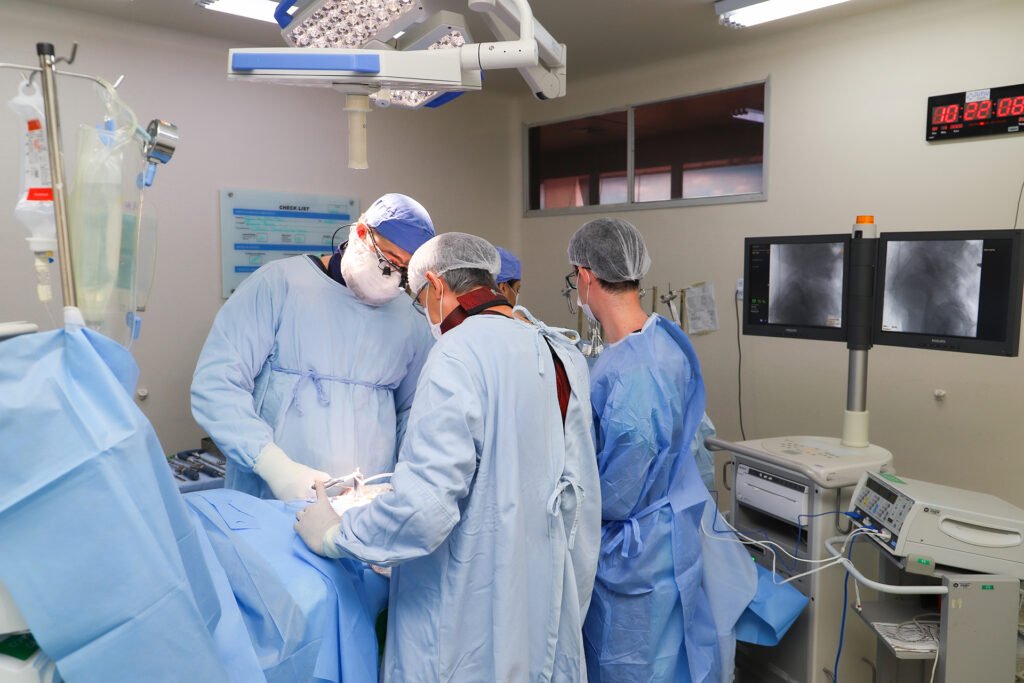 hospital-universitario-da-uel-realiza-pela-primeira-vez-cirurgia-de-coluna-com-tecnica-alif