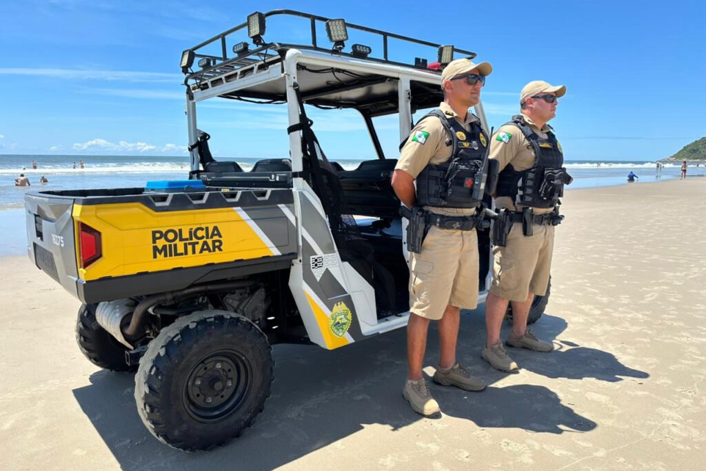 veiculos-de-patrulhamento-na-areia-reforcam-acao-da-pmpr-no-verao-maior-parana