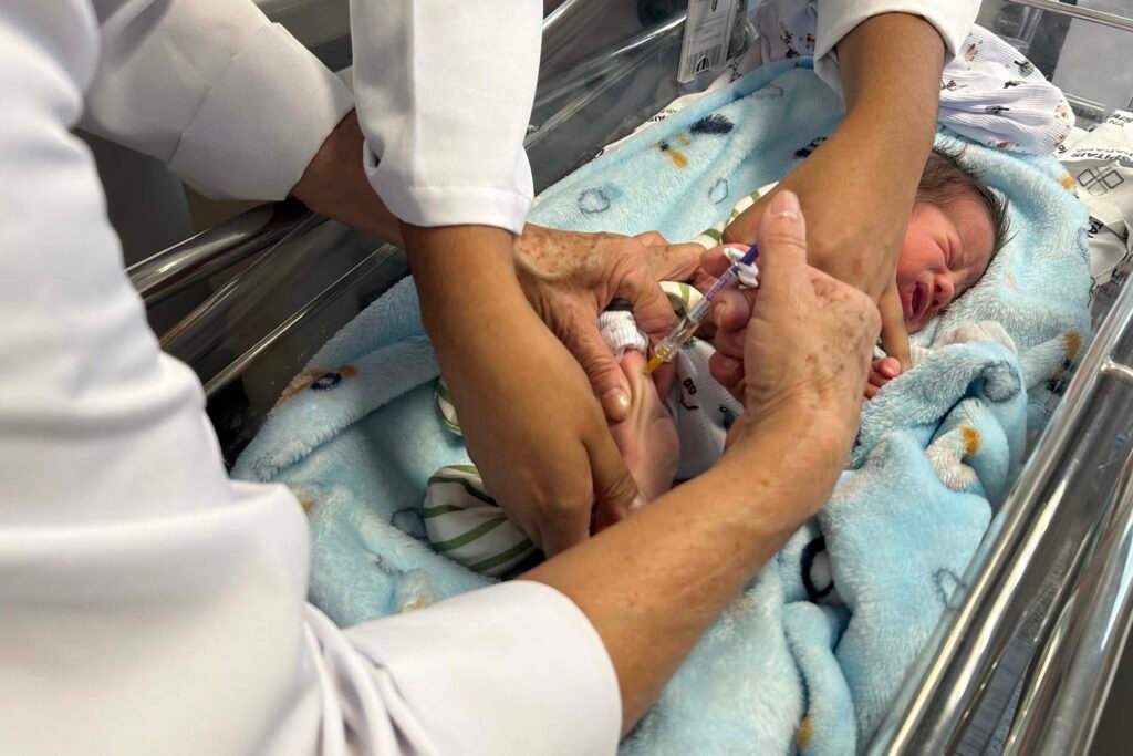maternidades-do-parana-iniciam-uso-de-novo-medicamento-para-prevenir-virus-sincicial-em-bebes