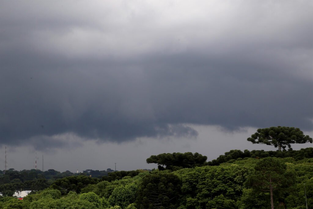 defesa-civil-estadual-envia-primeiro-alerta-por-cell-broadcast-para-curitiba