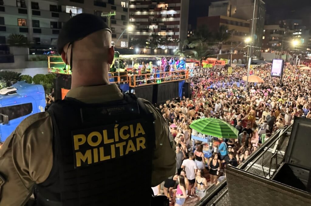 carnaval-no-litoral-do-parana-reuniu-quase-500-mil-pessoas-no-fim-de-semana