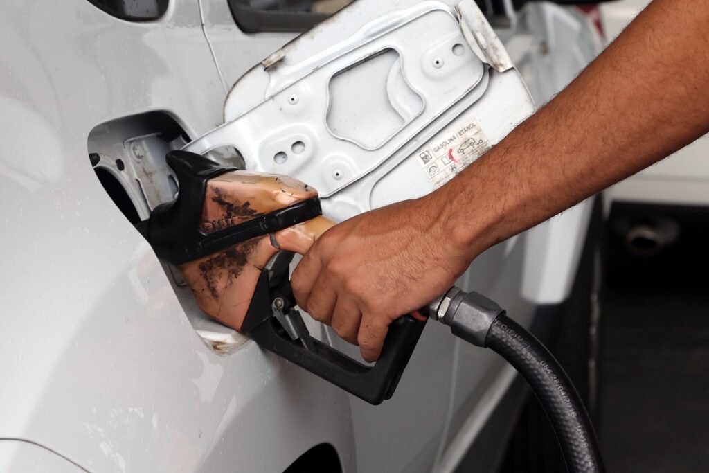 operacao-do-ipem-reprova-28-bombas-de-combustiveis-no-litoral