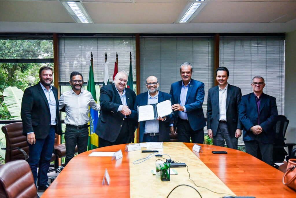 brde-e-iat-firmam-contrato-para-gestao-do-fundo-de-recursos-hidricos-do-parana