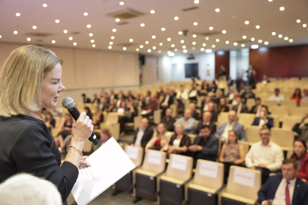 ministra Gleisi Hoffmann-reunia-parana