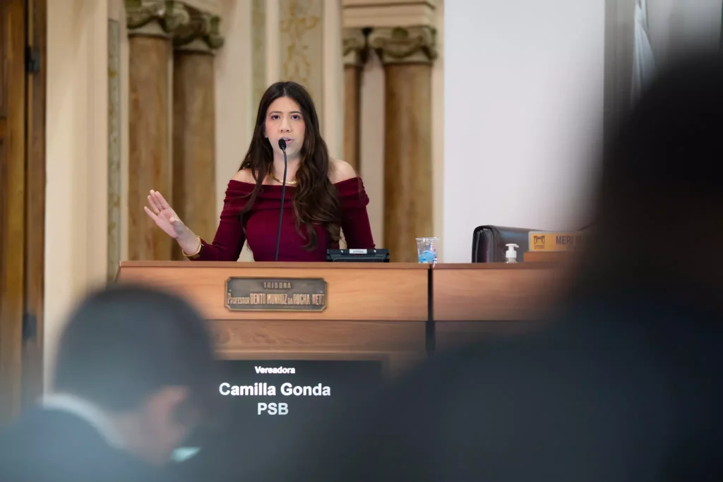camila-gonda-vereadora-curitiba