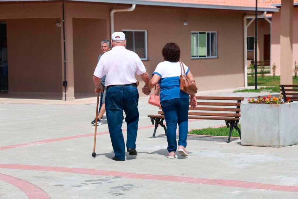 saude-alerta-sobre-os-riscos-de-queda-de-idosos;-foram-13-mil-casos-no-parana-em-2025