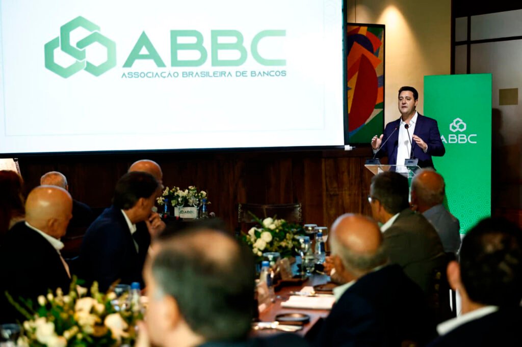 ratinho-junior-apresenta-parana-a-empresarios-em-evento-da-associacao-brasileira-de-bancos