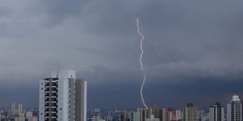 inmet-emite-alerta-de-perigo-para-temporais-em-todo-o-pais