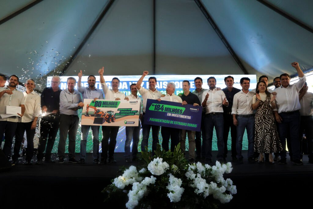 ratinho-junior-libera-r$-264-milhoes-para-novo-maquinario-e-estradas-rurais-da-regiao-de-umuarama