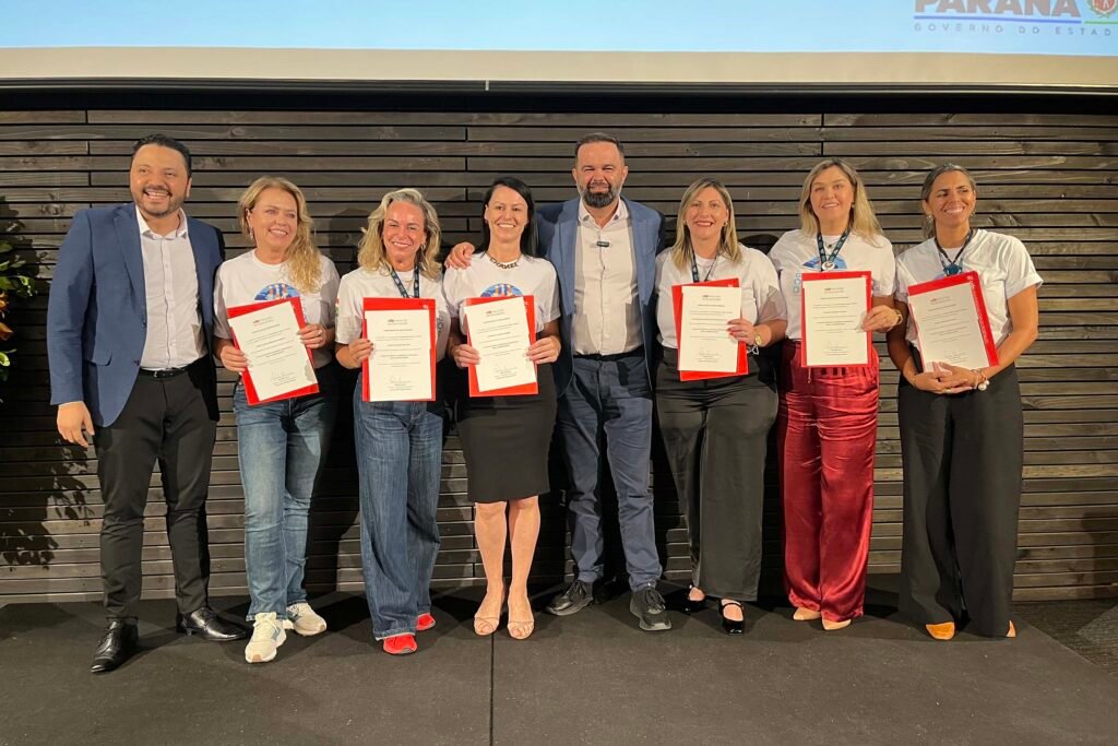 ganhando-o-mundo:-diretores-se-despedem-do-chile-com-cerimonia-de-formatura