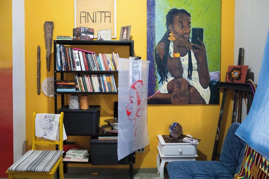 museu-paranaense-lanca-livro-sobre-mulheres-artistas-e-seus-espacos-de-trabalho