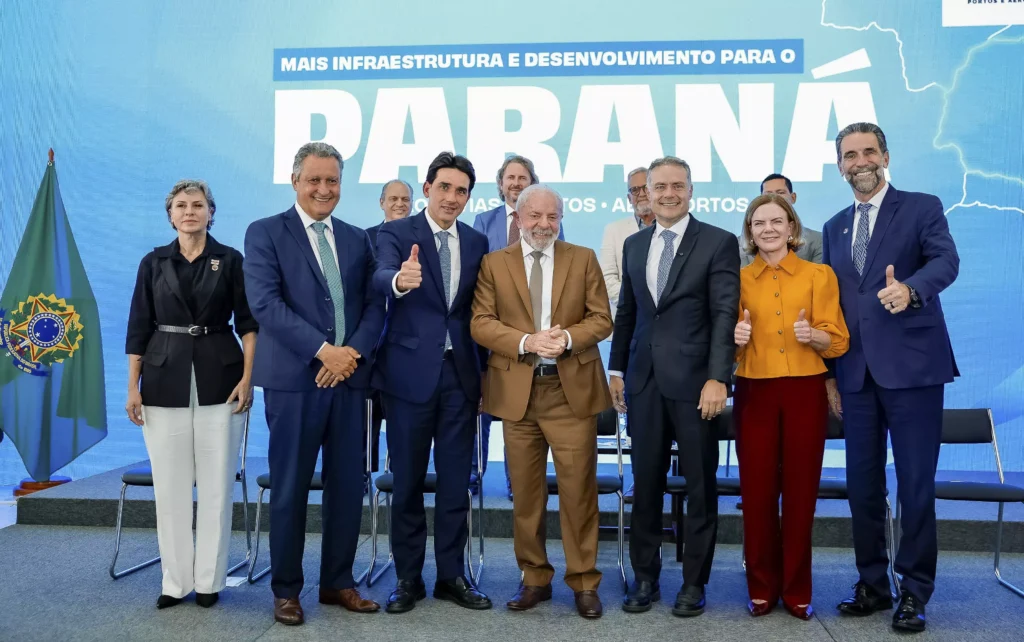 Itaipu participa do anúncio de R$ 2 bilhões para obras de infraestrutura no Paraná