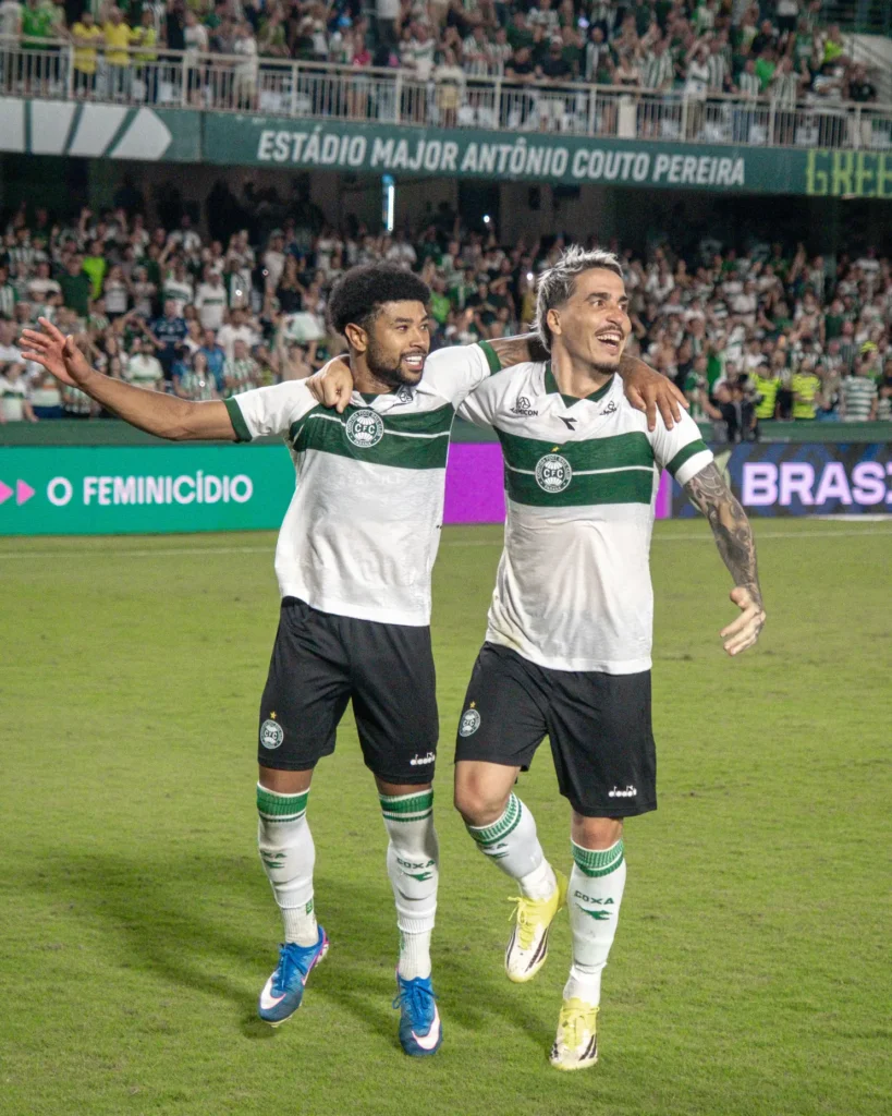 Itens-do-Coritiba-Mes-das-Mulheres-divulgacao