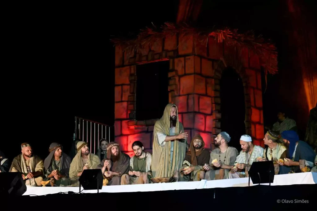 Encenação da Paixão de Cristo em Curitiba acontecerá na Sexta-Feira Santa (03/04), às 19h, mesmo com chuva; são esperadas 15 mil pessoas. Crédito das fotos Olavo S. E. Simões/2025