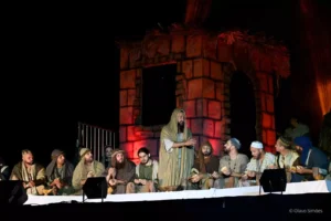 Encenação da Paixão de Cristo em Curitiba acontecerá na Sexta-Feira Santa (03/04), às 19h, mesmo com chuva; são esperadas 15 mil pessoas. Crédito das fotos Olavo S. E. Simões/2025