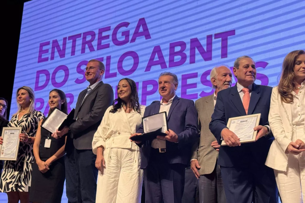 cassa-civilpr__ortega ganha premiocassa-civilpr__ortega ganha premio