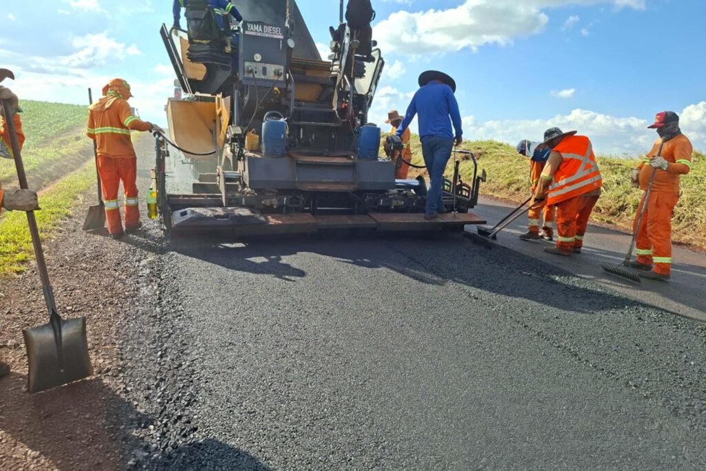 der/pr-recupera-pr-218-entre-santo-antonio-do-paraiso-e-sao-sebastiao-da-amoreira