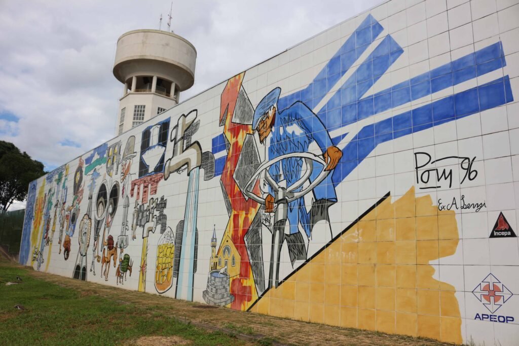 em-curitiba,-painel-de-poty-lazzarotto-sobre-o-saneamento-completa-30-anos