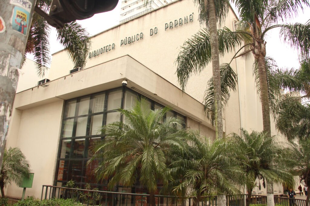 biblioteca-publica-recebe-autora-portuguesa,-novos-livros-e-exposicao-japonesa-em-abril