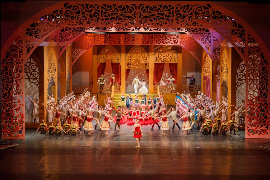 mais-de-15-mil-alunos-e-de-mil-apresentacoes:-escola-de-danca-teatro-guaira-celebra-70-anos