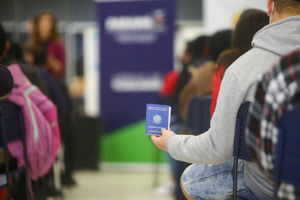 com-21,8-mil-vagas,-parana-tem-oportunidades-de-emprego-em-todos-os-setores