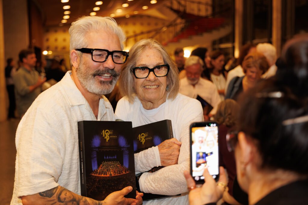 500-pessoas-prestigiam-lancamento-do-livro-de-40-anos-da-orquestra-sinfonica-do-parana