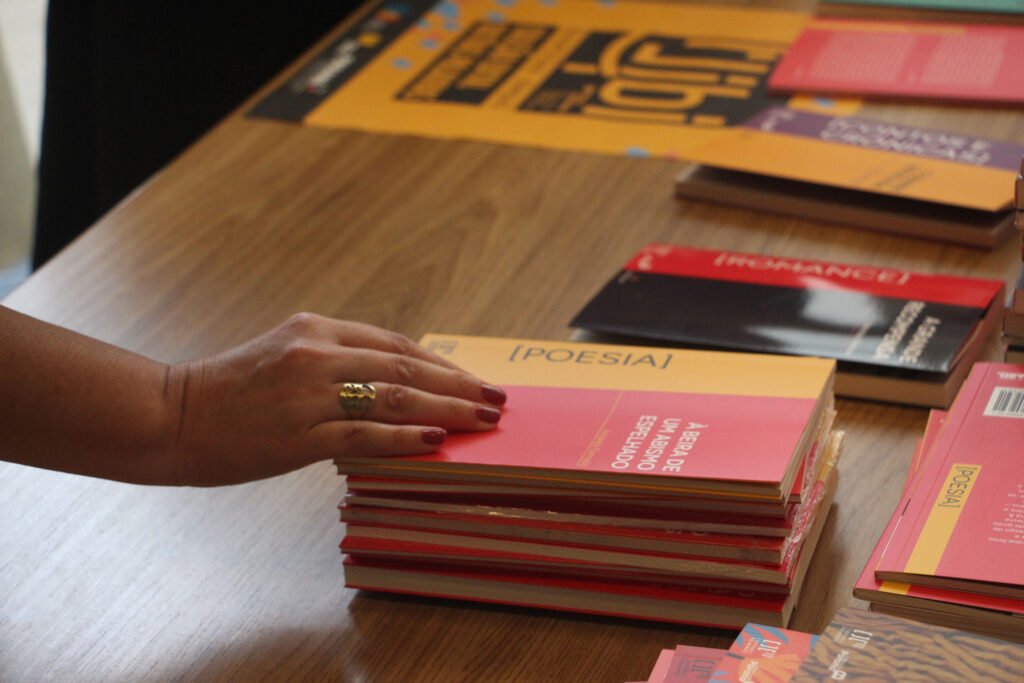 biblioteca-publica-participa-de-festa-literaria-da-oab-pr-com-distribuicao-gratuita-de-livros