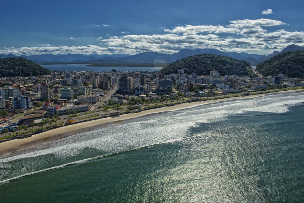 efeito-da-ponte:-guaratuba-tem-40-predios-em-construcao-e-comercio-no-litoral-dobra-de-tamanho