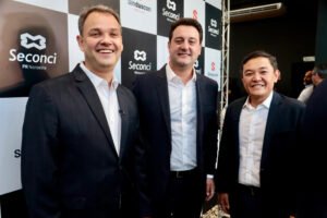 governador-apresenta-avancos-da-construcao-de-moradias-na-posse-do-sinduscon-pr-noroeste