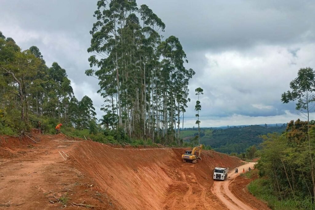 pr-092-em-doutor-ulysses-sera-interditada-devido-a-risco-de-deslizamento-de-terra