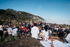 iat-fecha-trilhas-do-anhangava-e-samambaia-para-celebracao-da-missa-da-paz