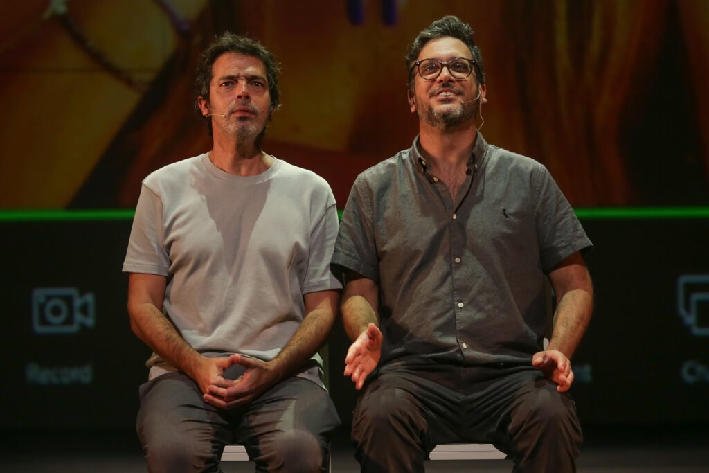 guairao-recebe-“gostava-mais-dos-pais”,-peca-com-lucio-mauro-filho-e-bruno-mazzeo