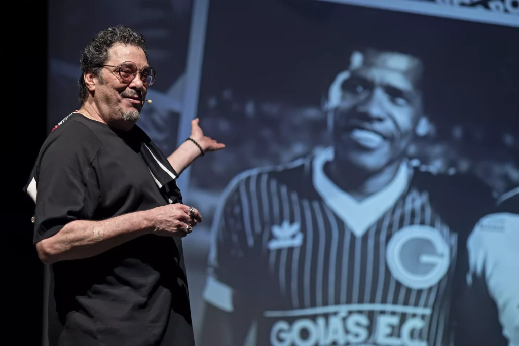 NA MARCA DO PÊNALTI - FOTÓG...ALDO GUTIERREZ - SM Arte Cultura