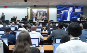 Reunião da CCJ em que foi votada a admissibilidade das propostas (Foto: Bruno Spada/Câmara dos Deputados)
