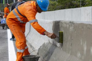 operarios-da-ponte-de-guaratuba-festejam-entrega-da-estrutura-no-dia-do-trabalhador