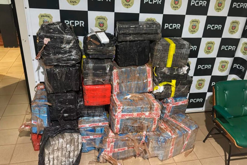 pcpr-encontra-734-kg-de-maconha-em-carreta-que-quase-bateu-em-viatura-policial