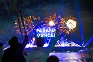 show-de-luzes,-drones-e-musica-emociona-o-publico-e-celebra-entrega-da-ponte-de-guaratuba