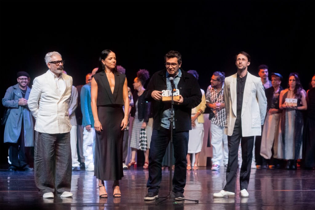 um-dos-maiores-reconhecimentos-artisticos-do-pais:-bale-teatro-guaira-recebe-premio-apca