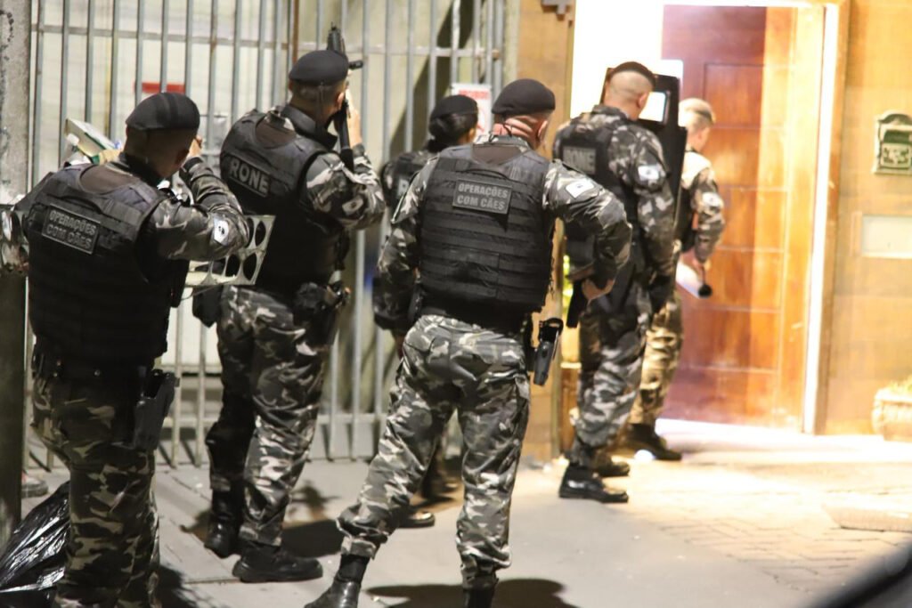 operacao-integrada-entre-pmpr-e-forcas-de-outros-estados-prende-26-pessoas-por-trafico