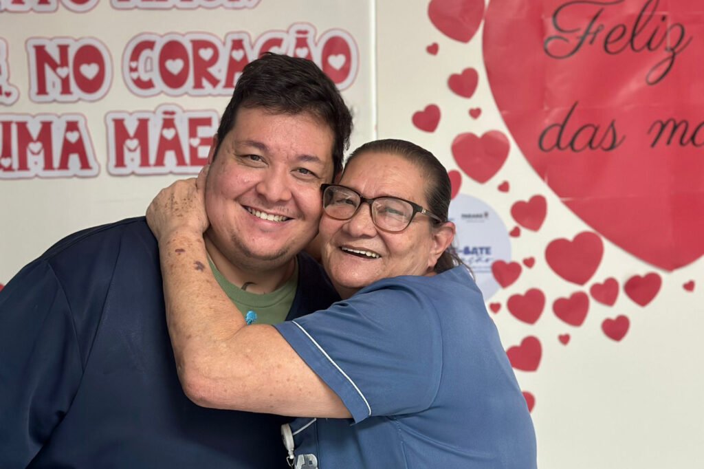 mae-e-filhos-compartilham-vocacao-para-enfermagem-no-hospital-regional-do-norte-pioneiro