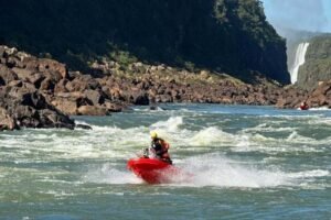 bombeiros-fazem-treinamento-com-motoaquaticas-de-resgate-ineditas-no-brasil