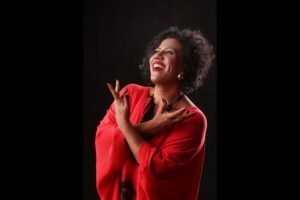 guairinha-recebe-tributo-a-mercedes-sosa-com-cantora-que-representa-a-obra-da-argentina