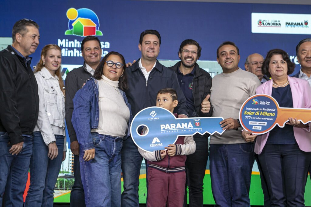 ratinho-junior-inaugura-residencial-com-320-unidades-em-londrina,-no-norte-do-estado
