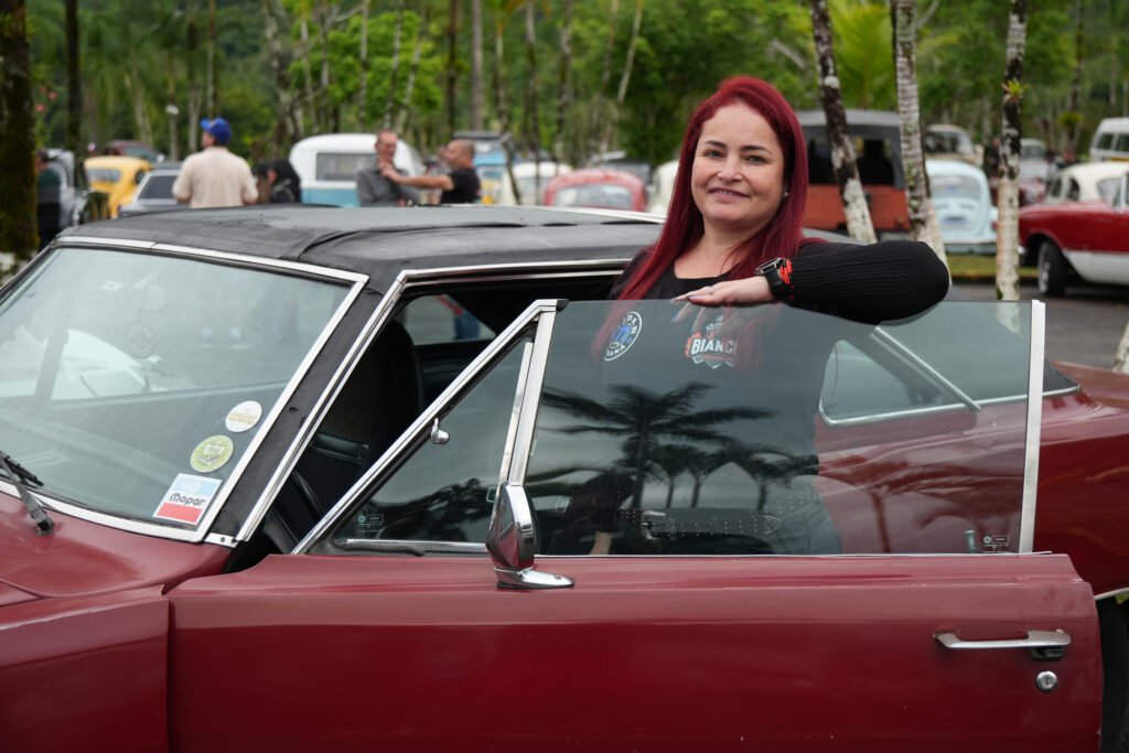 com-mais-de-500-carros-antigos-e-motos,-passeio-celebra-ponte-de-guaratuba