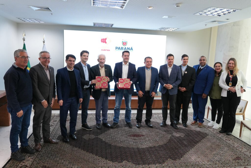 ratinho-junior-reforca-apoio-ao-corpus-christi-de-curitiba,-um-dos-maiores-do-mundo